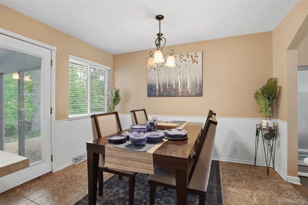 2478 Hiller Road West Bloomfield Charter Township MI 48324
