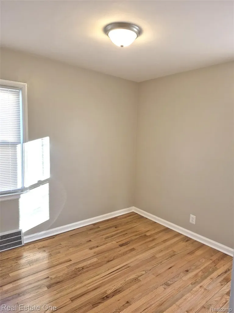 1069 Mulberry Street Wyandotte City MI 48192