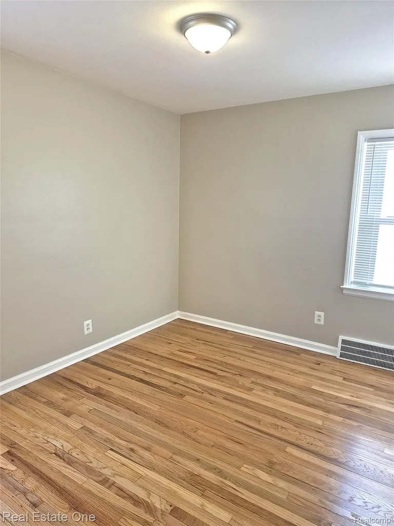 1069 Mulberry Street Wyandotte City MI 48192