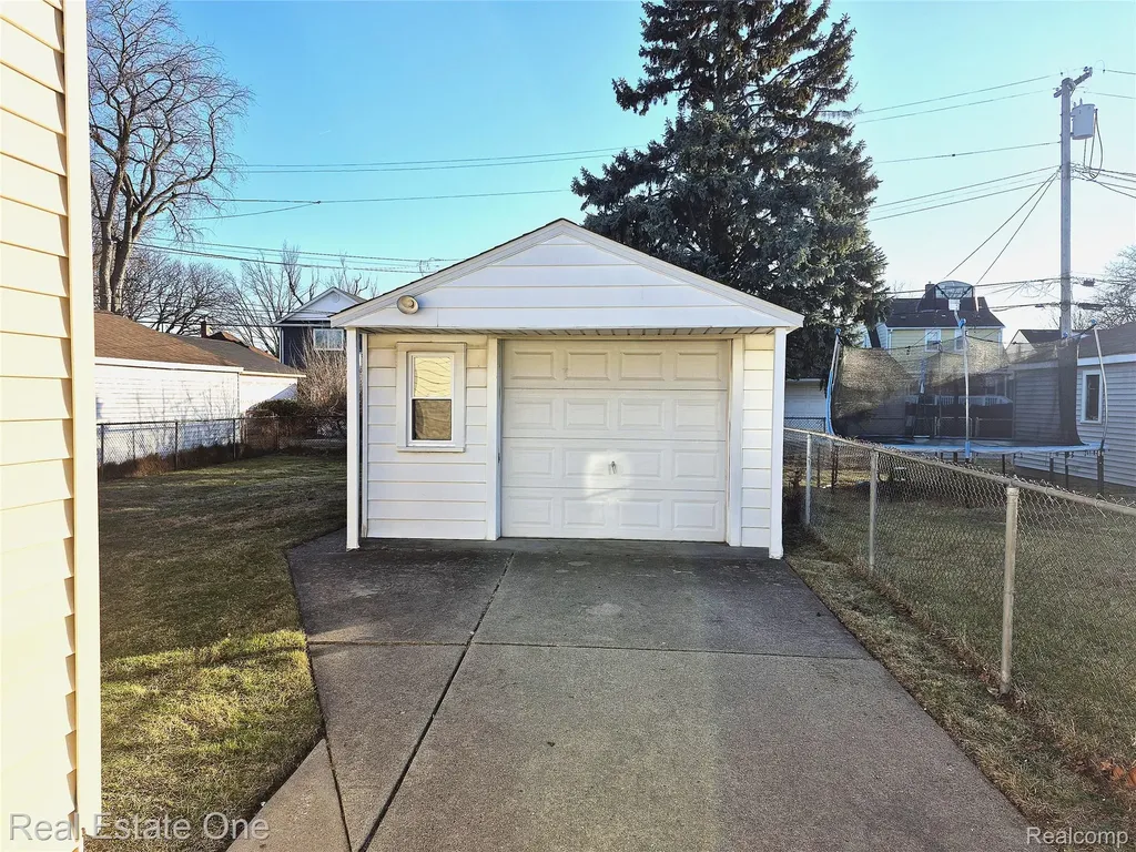 1069 Mulberry Street Wyandotte City MI 48192