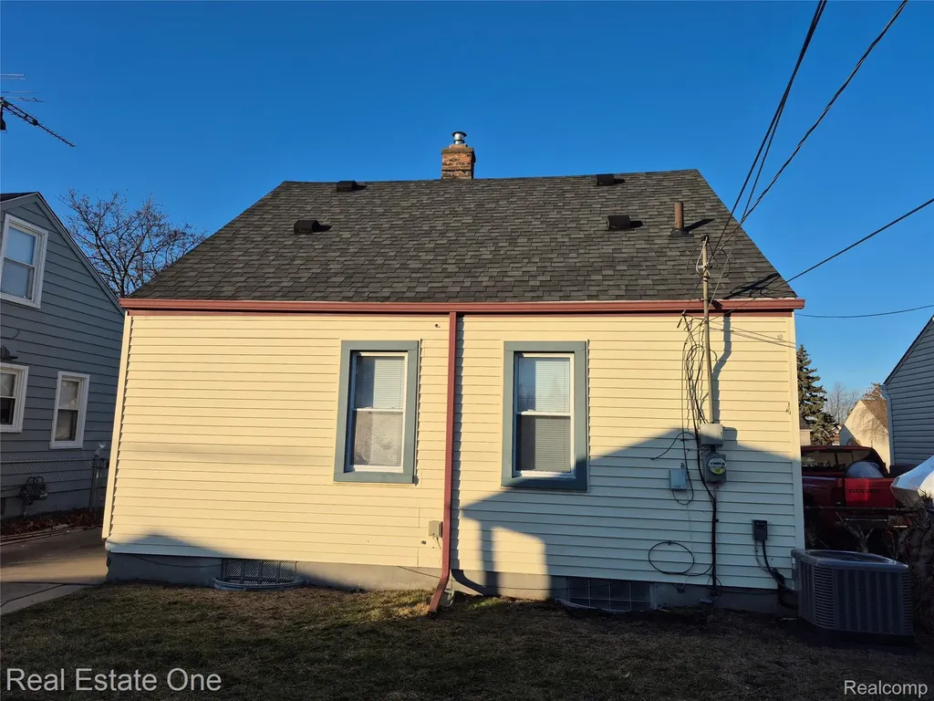1069 Mulberry Street Wyandotte City MI 48192