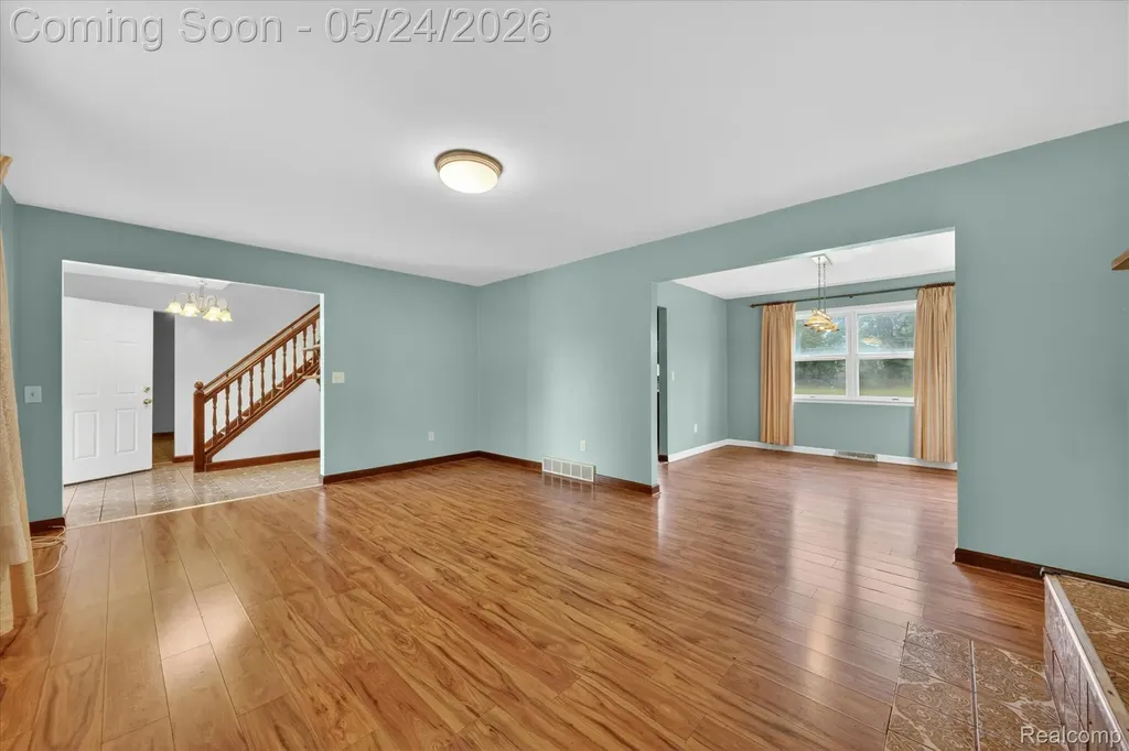 25852 Curie Avenue Warren City MI 48091