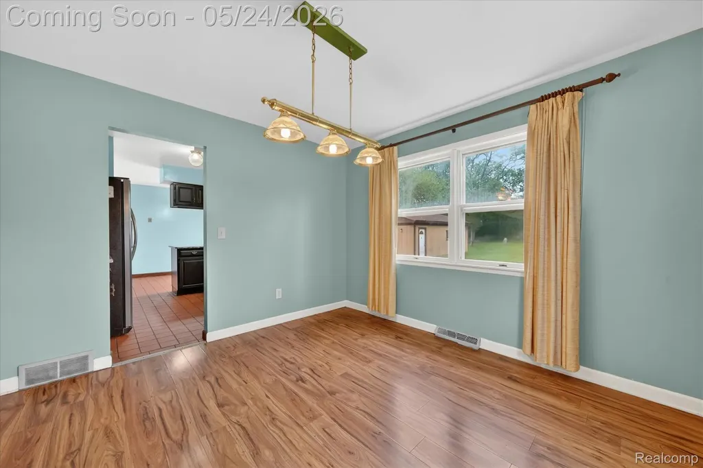 25852 Curie Avenue Warren City MI 48091
