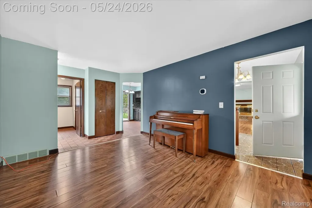 25852 Curie Avenue Warren City MI 48091