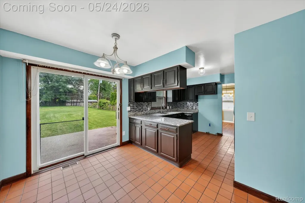 25852 Curie Avenue Warren City MI 48091