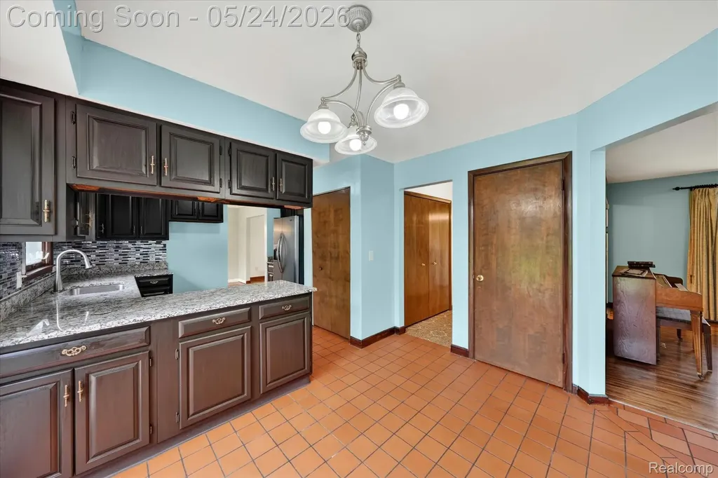 25852 Curie Avenue Warren City MI 48091