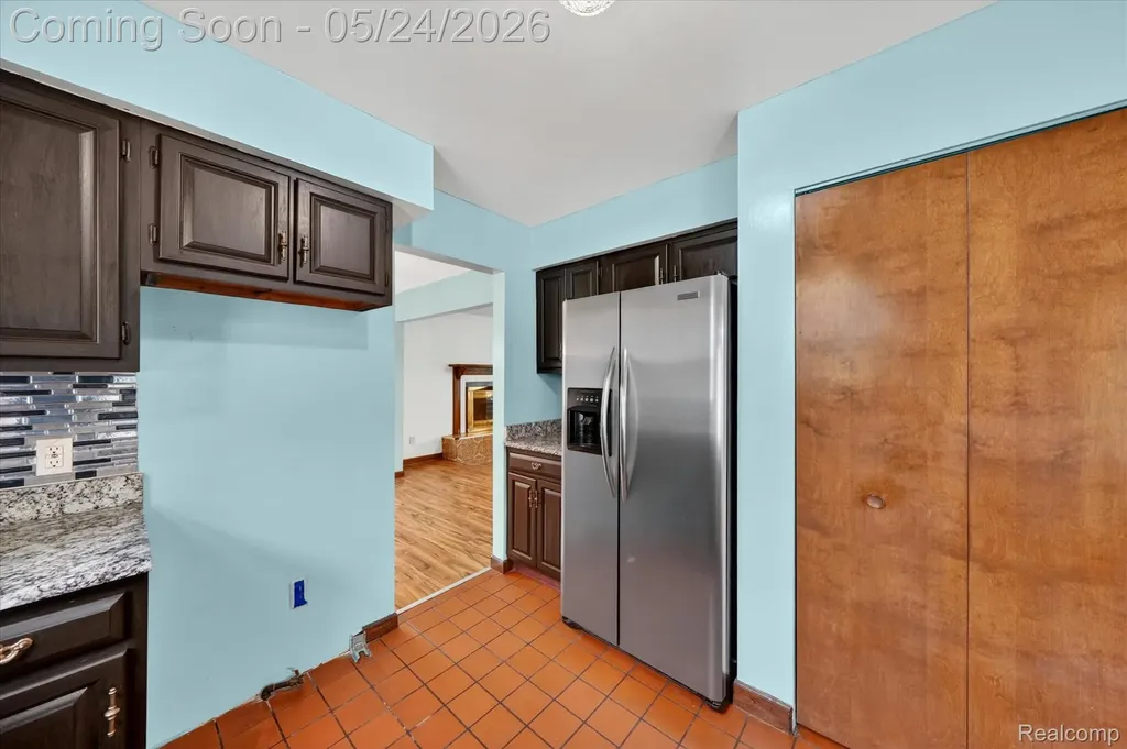 25852 Curie Avenue Warren City MI 48091