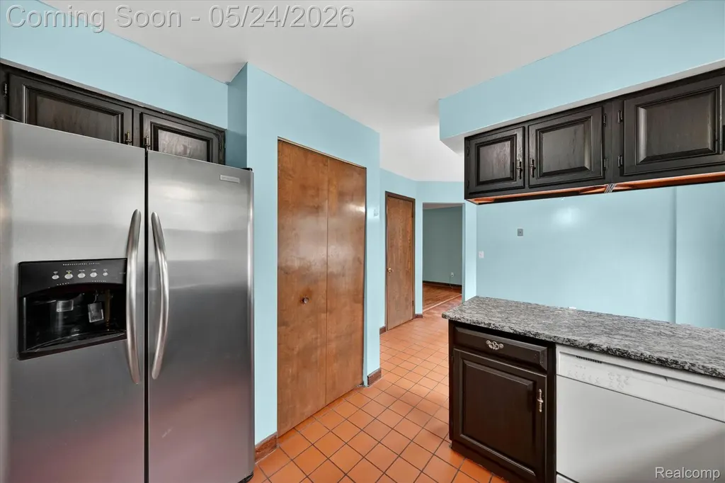 25852 Curie Avenue Warren City MI 48091