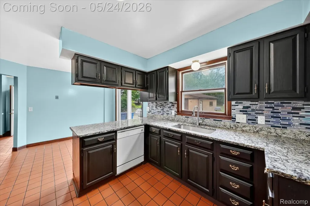 25852 Curie Avenue Warren City MI 48091