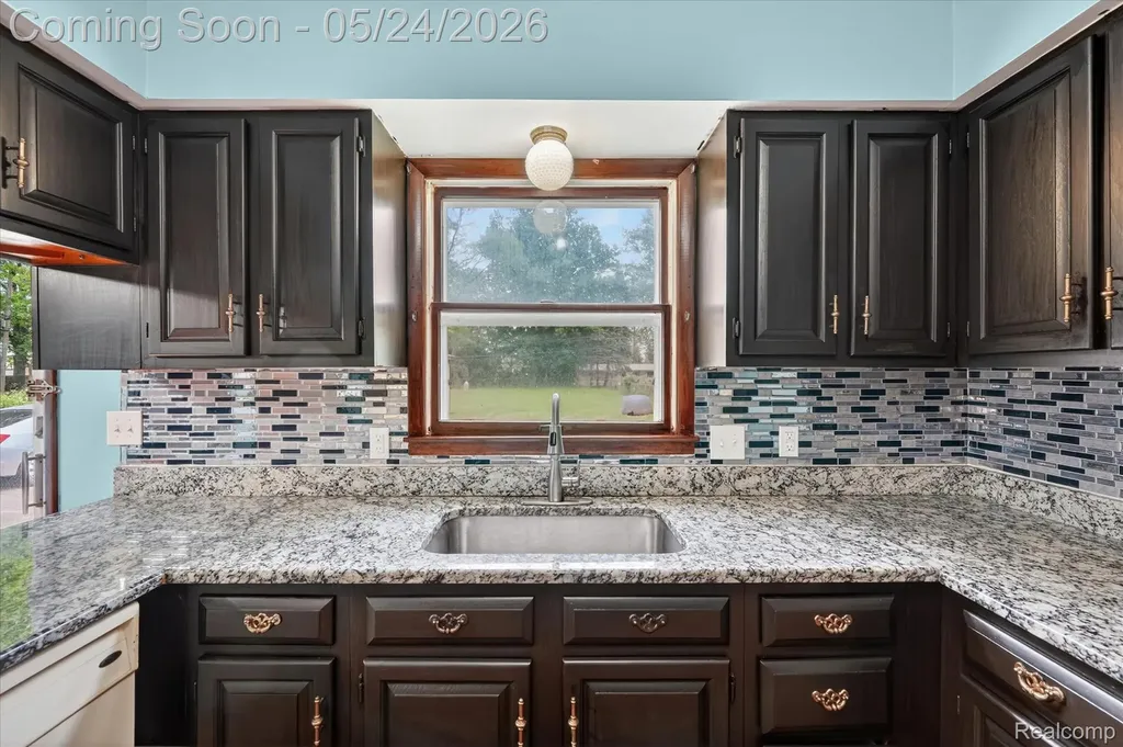 25852 Curie Avenue Warren City MI 48091