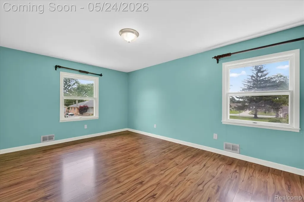 25852 Curie Avenue Warren City MI 48091