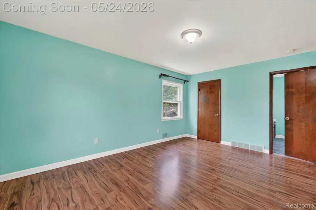 25852 Curie Avenue Warren City MI 48091