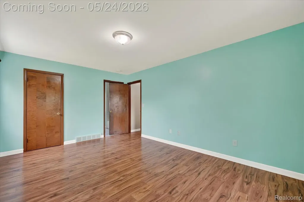 25852 Curie Avenue Warren City MI 48091