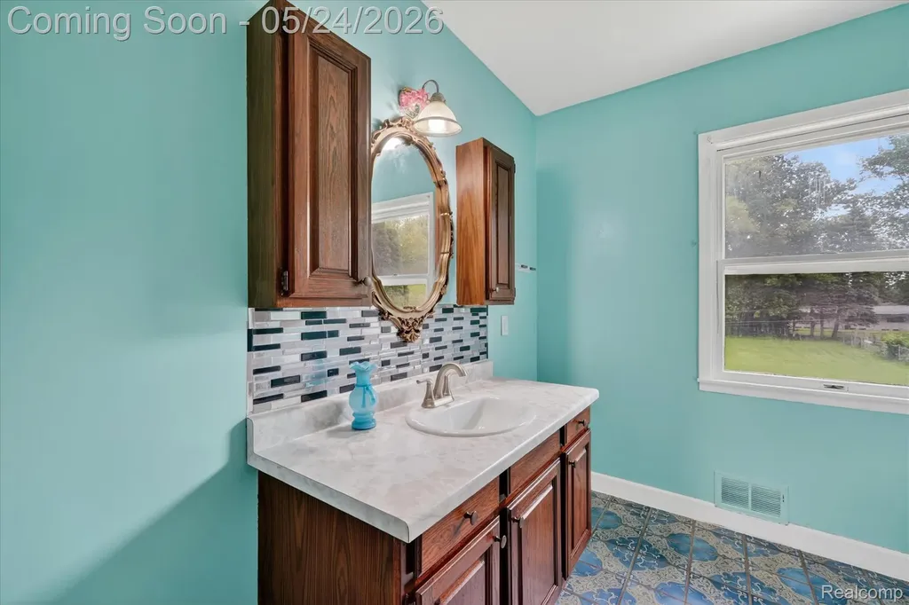 25852 Curie Avenue Warren City MI 48091