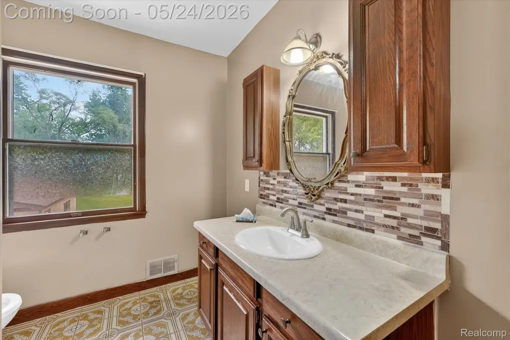 25852 Curie Avenue Warren City MI 48091