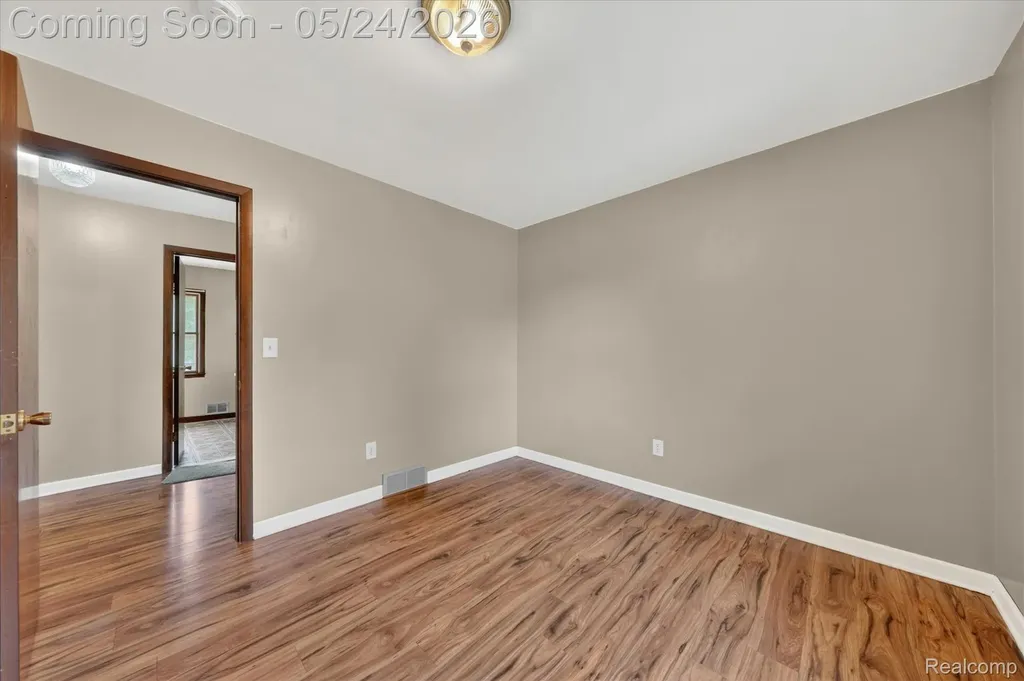25852 Curie Avenue Warren City MI 48091