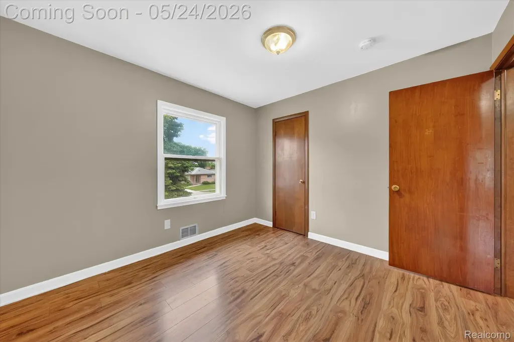 25852 Curie Avenue Warren City MI 48091
