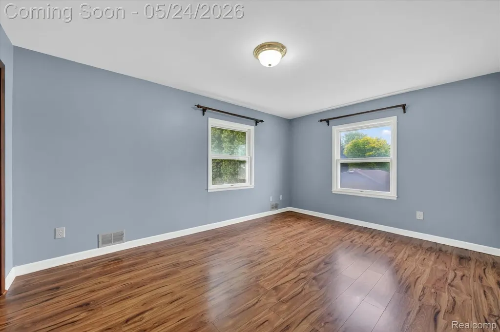 25852 Curie Avenue Warren City MI 48091