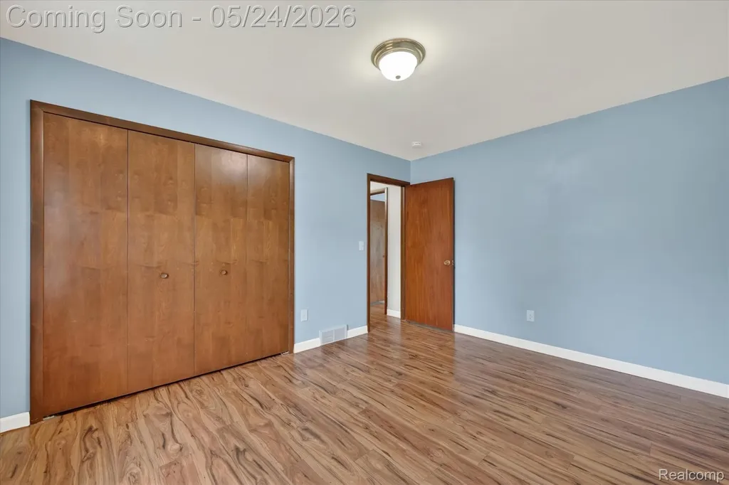 25852 Curie Avenue Warren City MI 48091