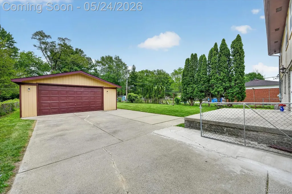 25852 Curie Avenue Warren City MI 48091