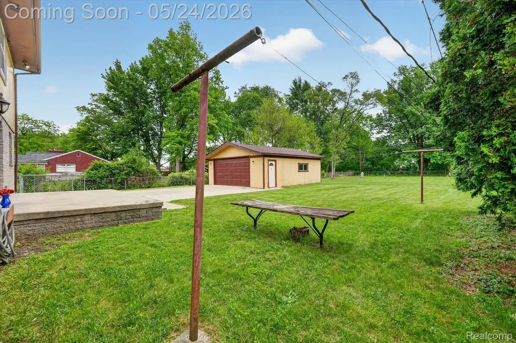 25852 Curie Avenue Warren City MI 48091