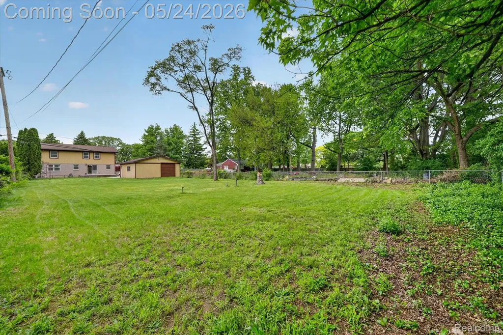 25852 Curie Avenue Warren City MI 48091