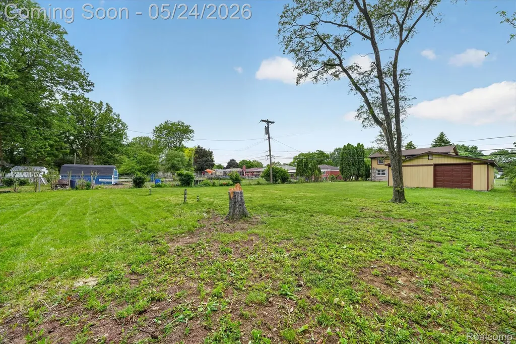 25852 Curie Avenue Warren City MI 48091