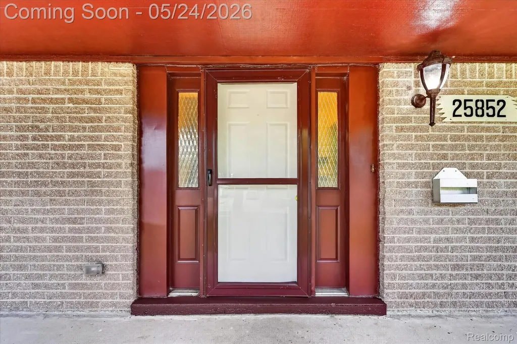 25852 Curie Avenue Warren City MI 48091