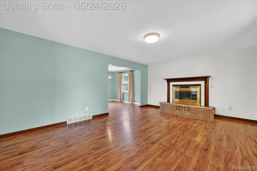 25852 Curie Avenue Warren City MI 48091