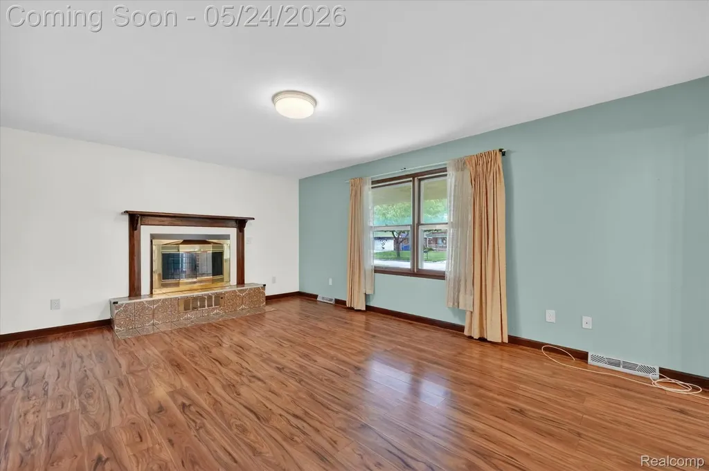25852 Curie Avenue Warren City MI 48091