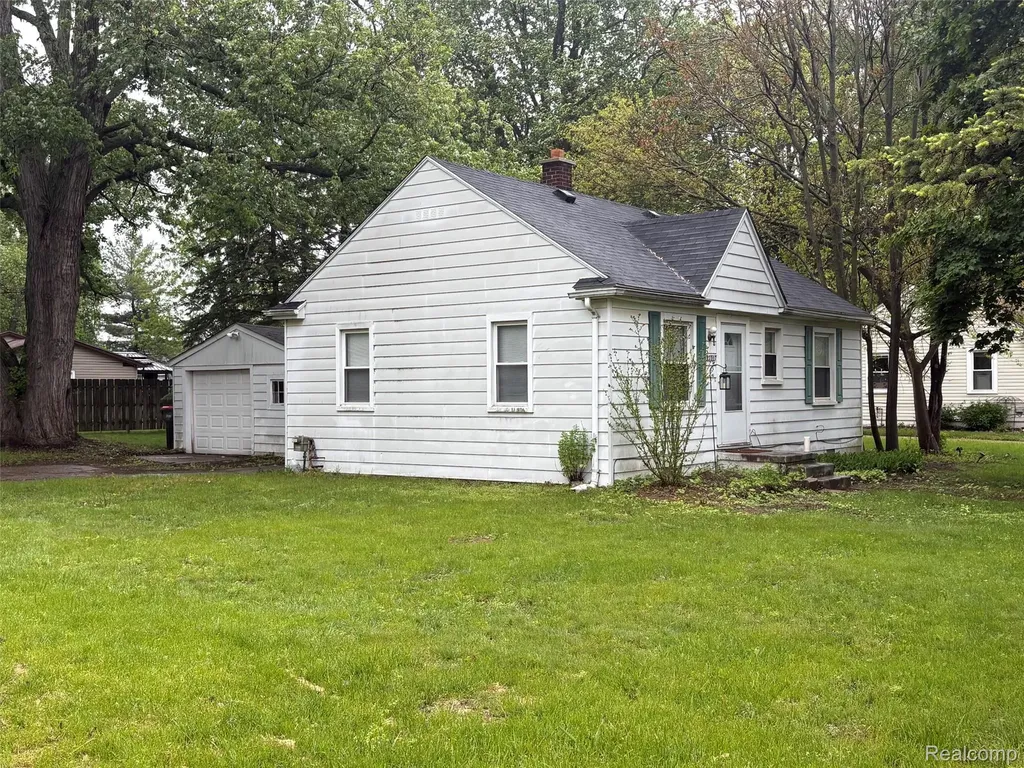 22517 Berg Road Southfield City MI 48033
