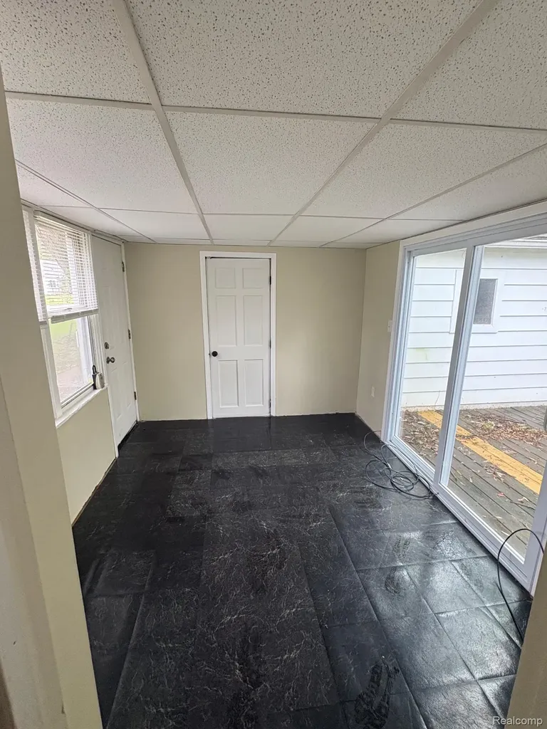 22517 Berg Road Southfield City MI 48033