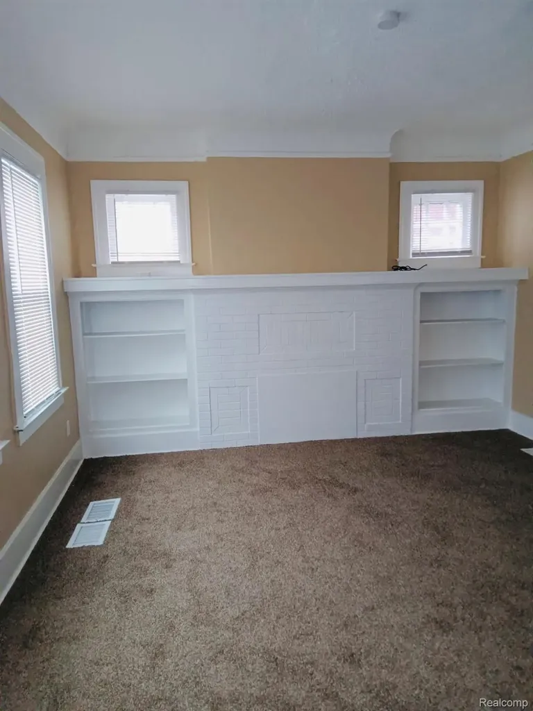 4215 Dickerson Street Detroit City MI 48215