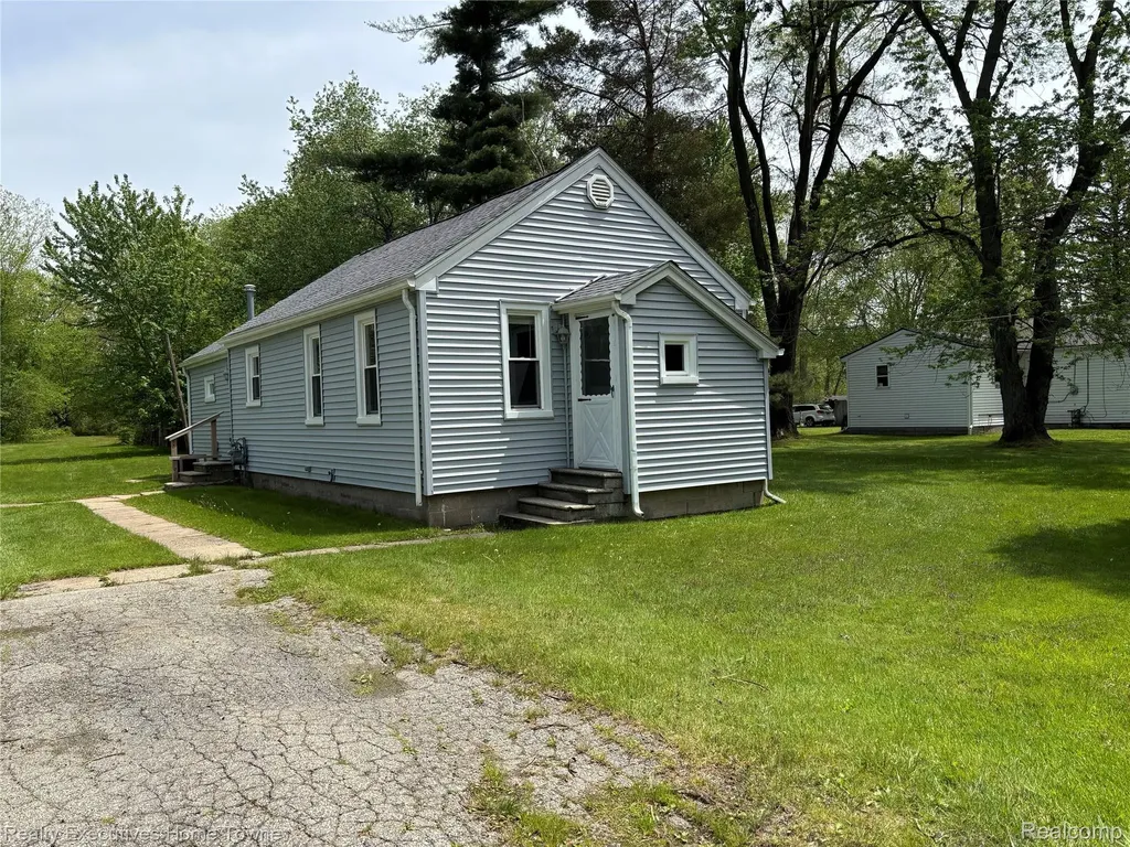 1782 Maple Road Kimball Township MI 48074