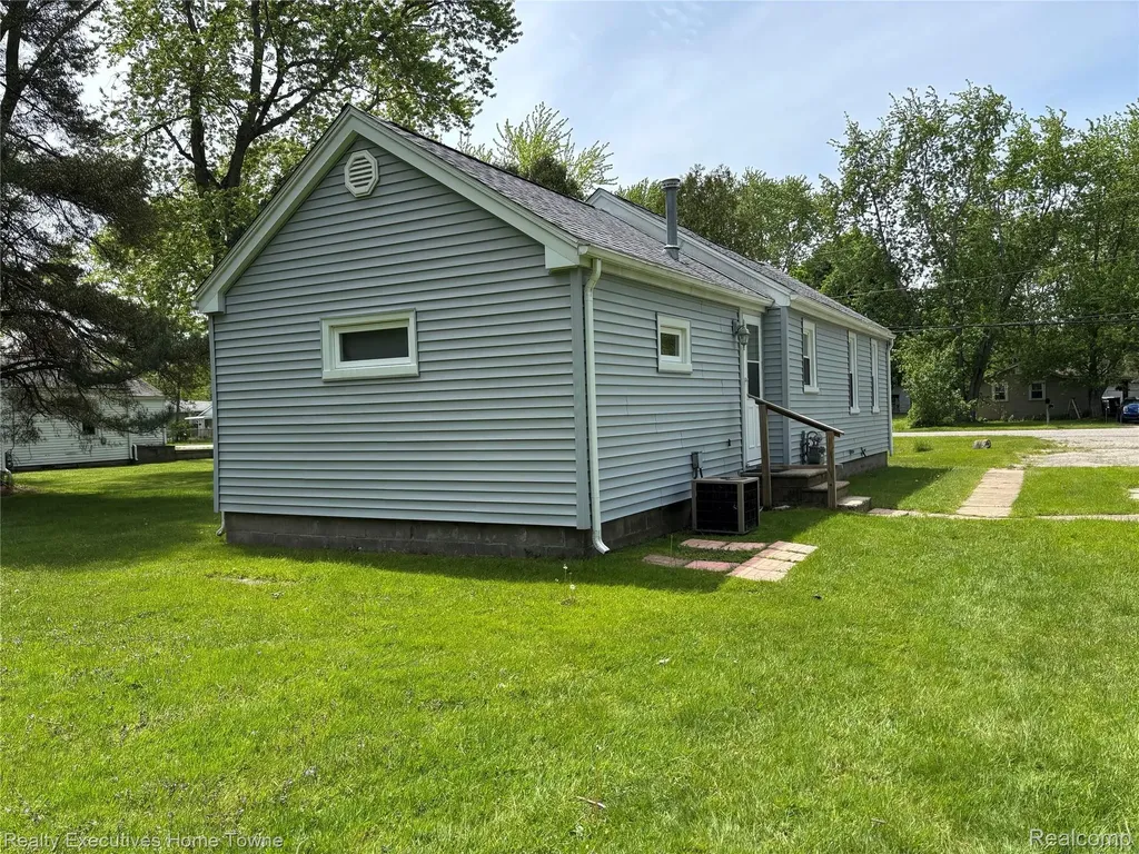 1782 Maple Road Kimball Township MI 48074