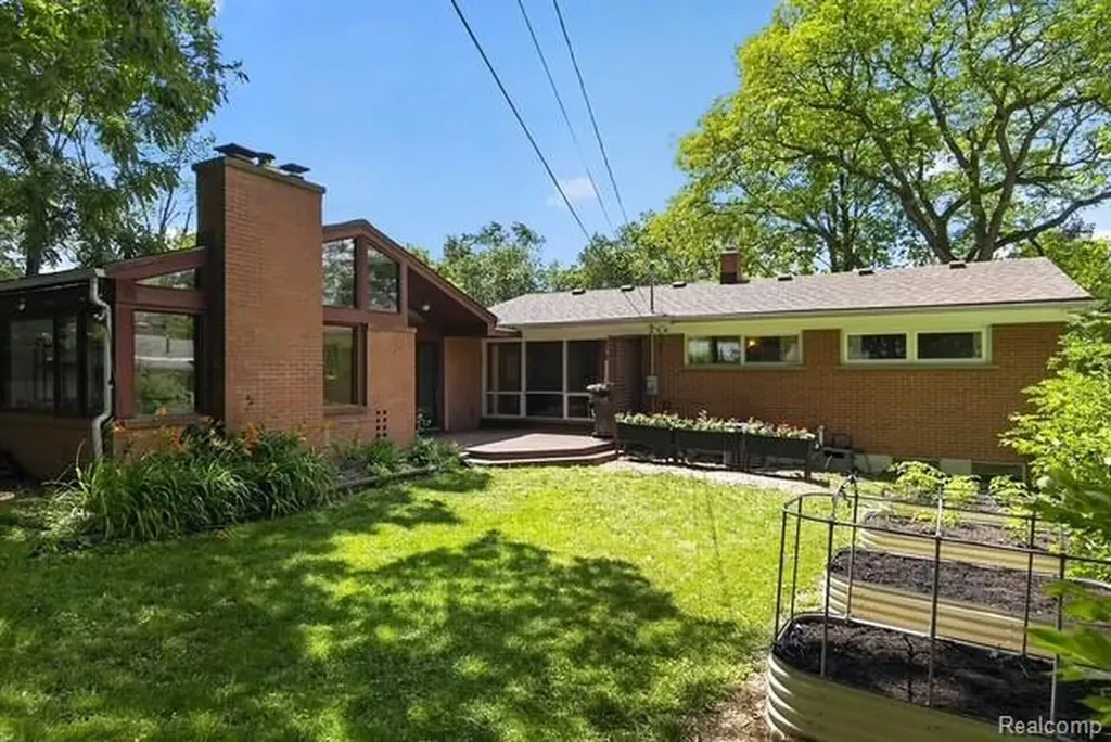 921 Raymond Street Ann Arbor City MI 48103