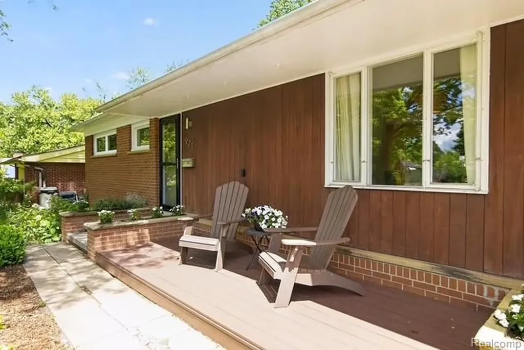 921 Raymond Street Ann Arbor City MI 48103
