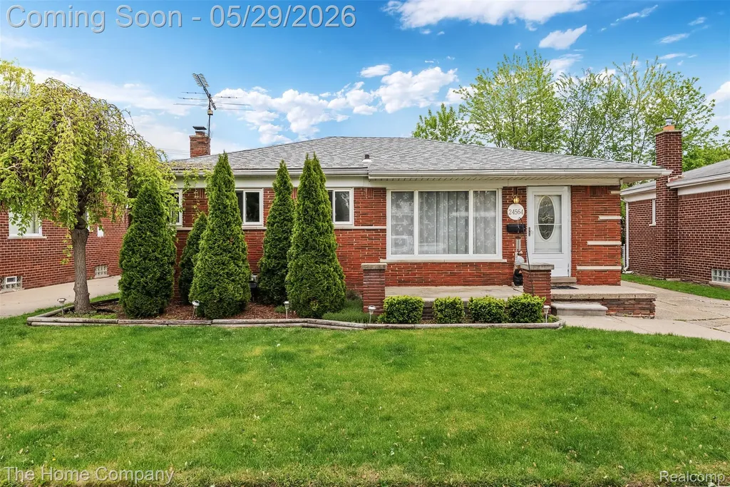 24564 Marine Avenue Eastpointe City MI 48021