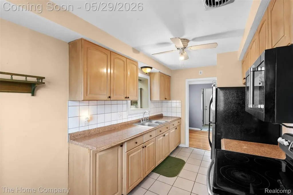 24564 Marine Avenue Eastpointe City MI 48021