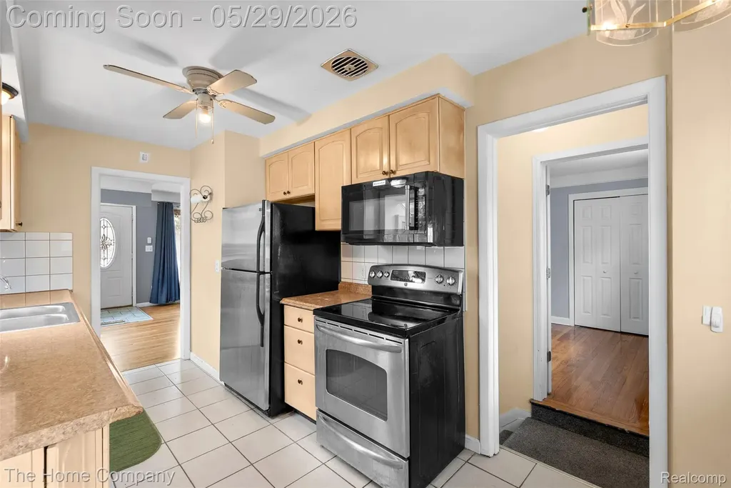 24564 Marine Avenue Eastpointe City MI 48021