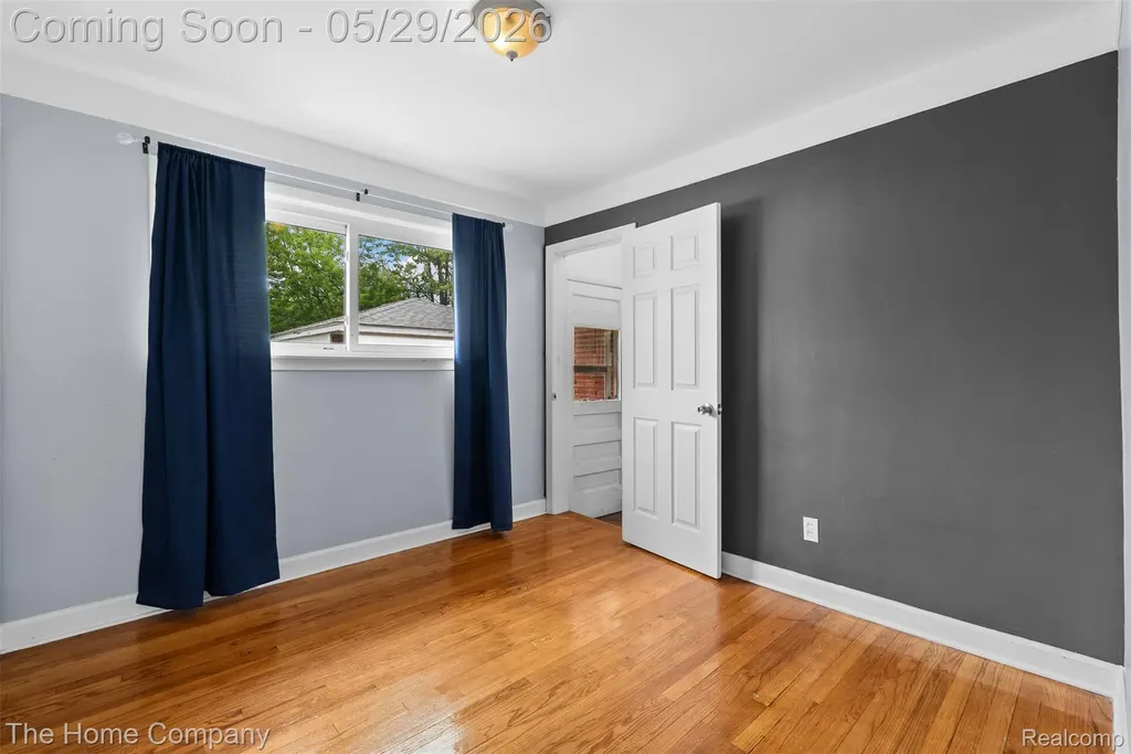 24564 Marine Avenue Eastpointe City MI 48021