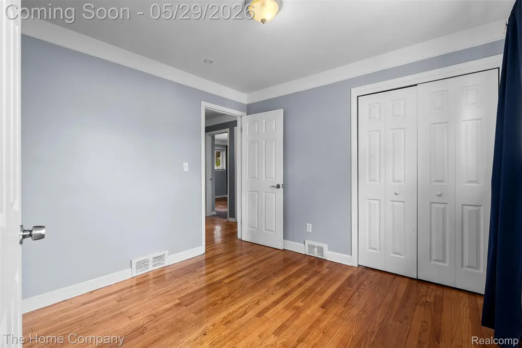 24564 Marine Avenue Eastpointe City MI 48021