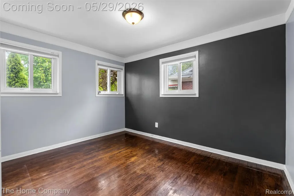 24564 Marine Avenue Eastpointe City MI 48021
