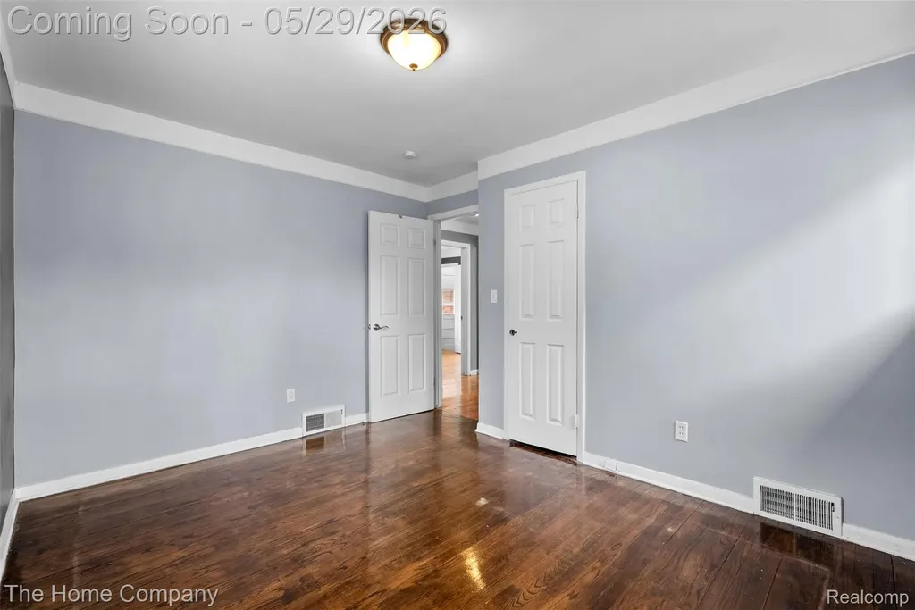 24564 Marine Avenue Eastpointe City MI 48021