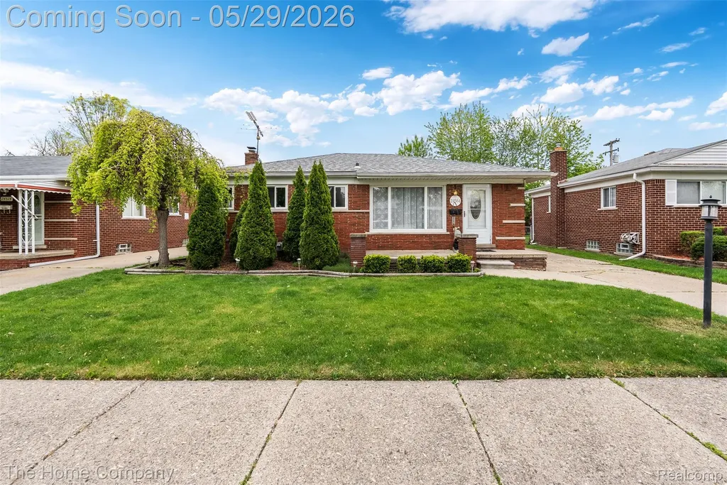 24564 Marine Avenue Eastpointe City MI 48021