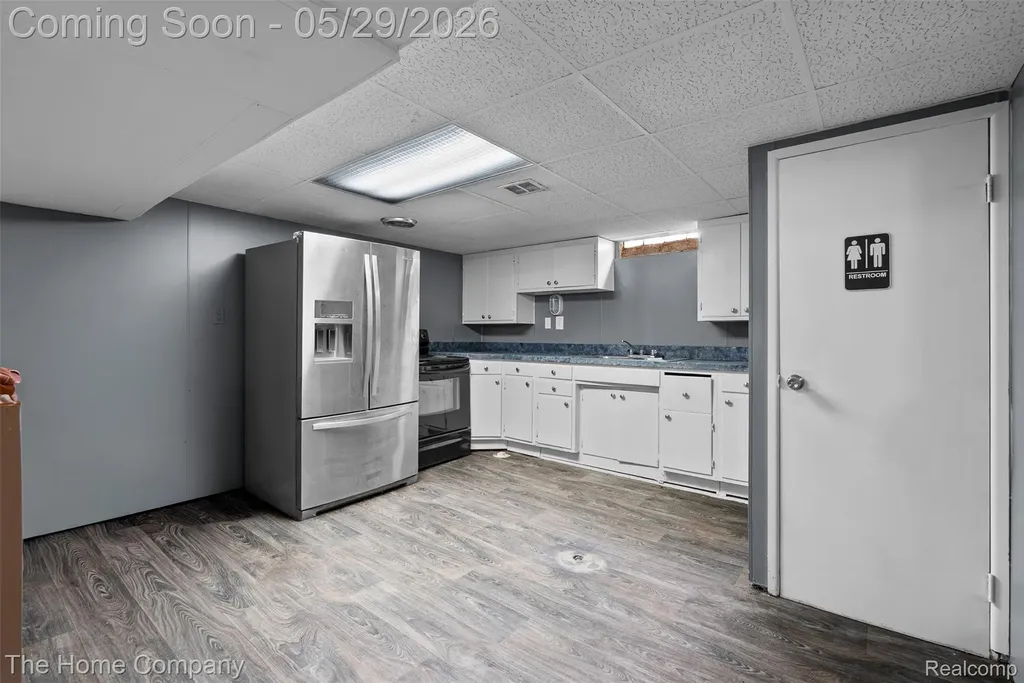 24564 Marine Avenue Eastpointe City MI 48021