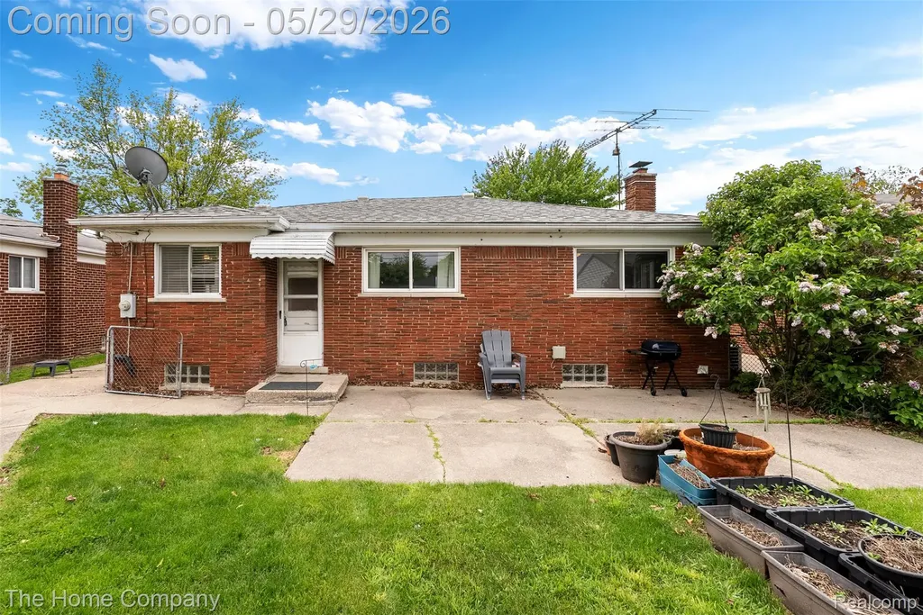 24564 Marine Avenue Eastpointe City MI 48021