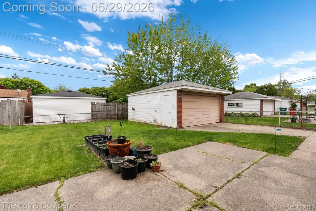 24564 Marine Avenue Eastpointe City MI 48021