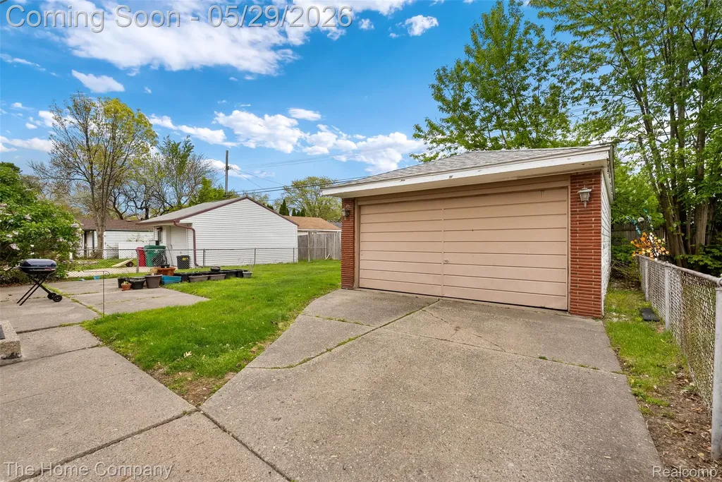 24564 Marine Avenue Eastpointe City MI 48021