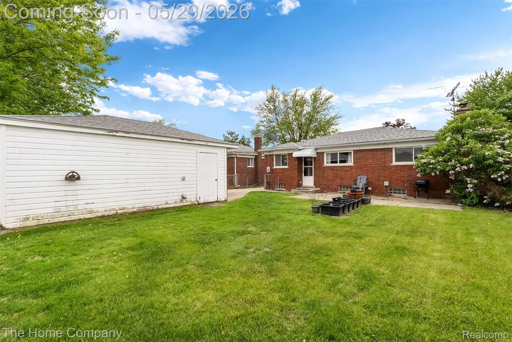 24564 Marine Avenue Eastpointe City MI 48021